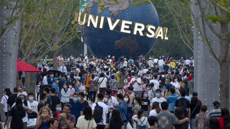 Universal Studio Beijing, China dibuka kembali. (AP/Ng Han Guan)