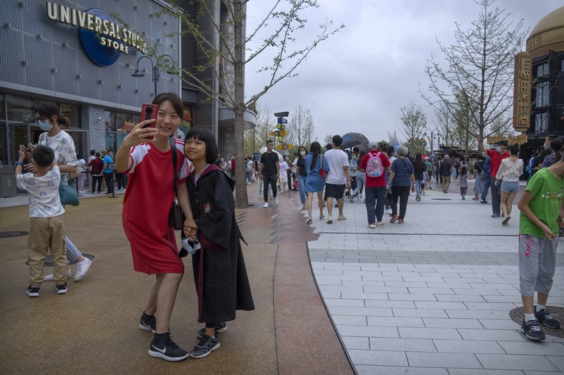 Universal Studio Beijing, China dibuka kembali. (AP/Ng Han Guan)