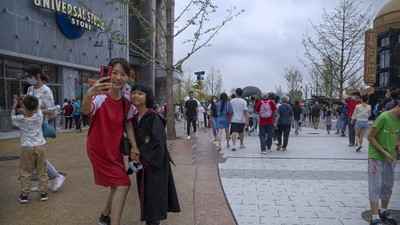 Universal Studio Beijing, China dibuka kembali. (AP/Ng Han Guan) Universal Studio Beijing, China dibuka kembali. (AP/Ng Han Guan)