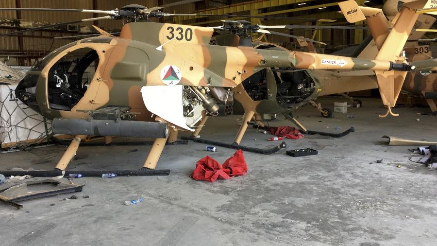 Alutsista yang ditinggalkan AS di Bandara Kabul. (AP/Mohammad Asif Khan)