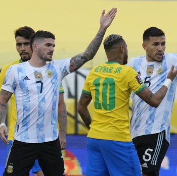 Rusuh, Detik-detik Laga Brasil vs Argentina Disetop