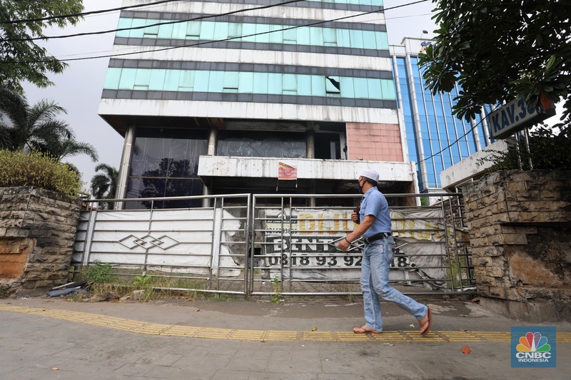 Bangunan terbengkalai ditengah kota Jakarta. (CNBC Indonesia/Andrean Kristianto) Bangunan terbengkalai ditengah kota Jakarta. (CNBC Indonesia/Andrean Kristianto)