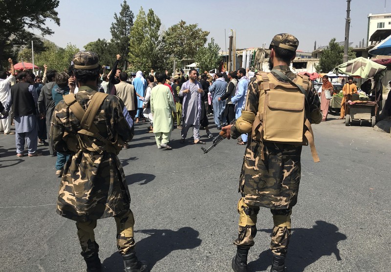 Demonstran perempuan Afghanistan meneriakkan yel dalam unjuk rasa anti-Pakistan di dekat Kedutaan Besar Pakistan di Kabul,. (AP/Wali Sabawoon) Demonstran perempuan Afghanistan meneriakkan yel dalam unjuk rasa anti-Pakistan di dekat Kedutaan Besar Pakistan di Kabul,. (AP/Wali Sabawoon)