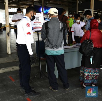 KRL Mulai Uji Coba Aplikasi PeduliLindungi di 11 Stasiun