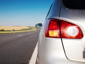 Modif Mobil Ganti Warna Lampu Sein, Norak!