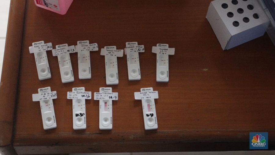 Petugas PPSU jalani Test Usap . (CNBC Indonesia/Muhammad Sabki)