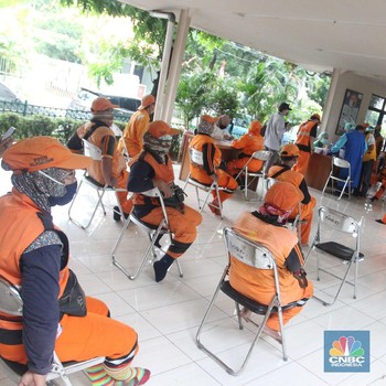 Momen Pasukan Oranye Ikut Tes Usap Antigen/PCR Keliling