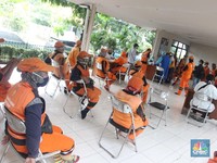 Momen Pasukan Oranye Ikut Tes Usap Antigen/PCR Keliling