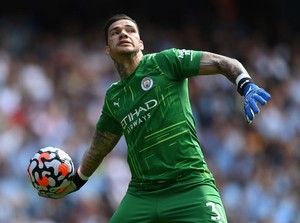 Guardiola Buka Pintu Andai Ederson Mau Pergi