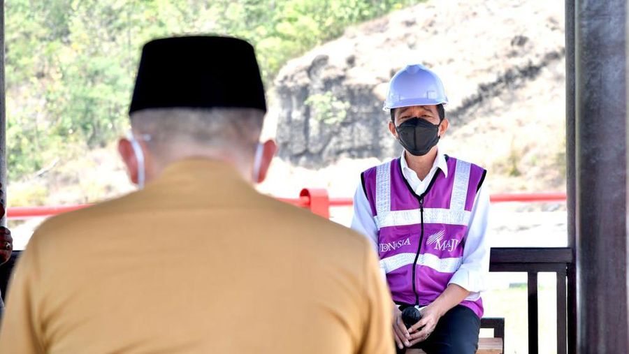 foto/ Dialog Presiden dengan petani di Bendungan Bendo, Kabupaten Ponorogo./  Foto: Laily Rachev - Biro Pers Sekretariat Presiden