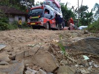 Gokil! Proyek Jalan Belah Gunung & Hutan 350 Km Digarap Jabar