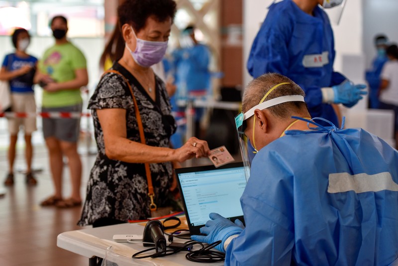 Lonjakan kasus Covid-19 di Singapura. (REUTERS/EDGAR SU) Lonjakan kasus Covid-19 di Singapura. (REUTERS/EDGAR SU)