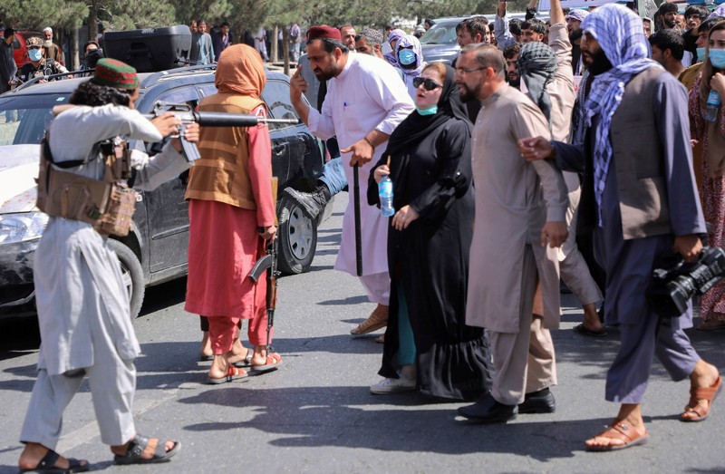 Pasukan Taliban. (REUTERS/STRINGER) Pasukan Taliban. (REUTERS/STRINGER)