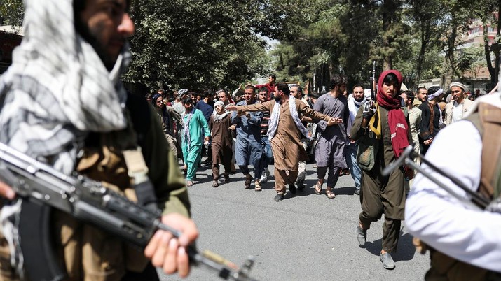 Pasukan Taliban. (REUTERS/STRINGER) Pasukan Taliban. (REUTERS/STRINGER)