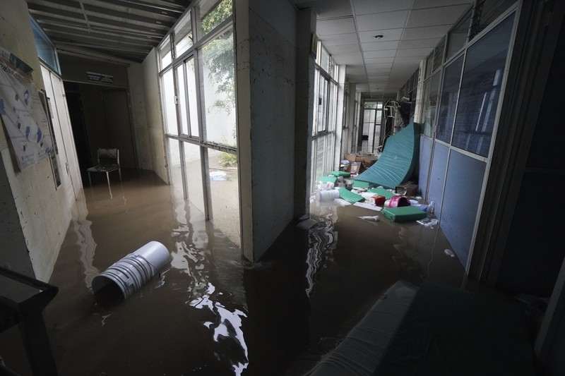 Sebuah rumah sakit di kota Tula, Hidalgo, Meksiko, terendam banjir akibat hujan deras. (AP/Marco Ugarte) Sebuah rumah sakit di kota Tula, Hidalgo, Meksiko, terendam banjir akibat hujan deras. (AP/Marco Ugarte)