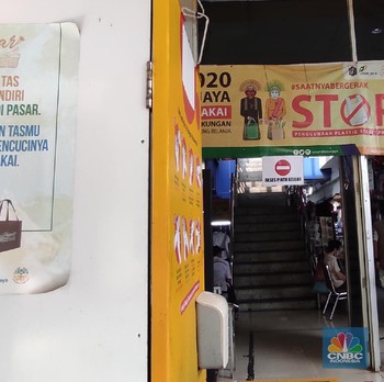 Mohon Maaf, Pasar Tebet Larang Penggunaan Kantong Plastik