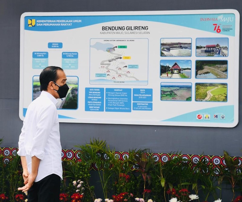 Jokowi resmikan Bendung Gilireng, Kabupaten Wajo, (9/9/2021). (Dok: Biro Pers Sekretariat Presiden)