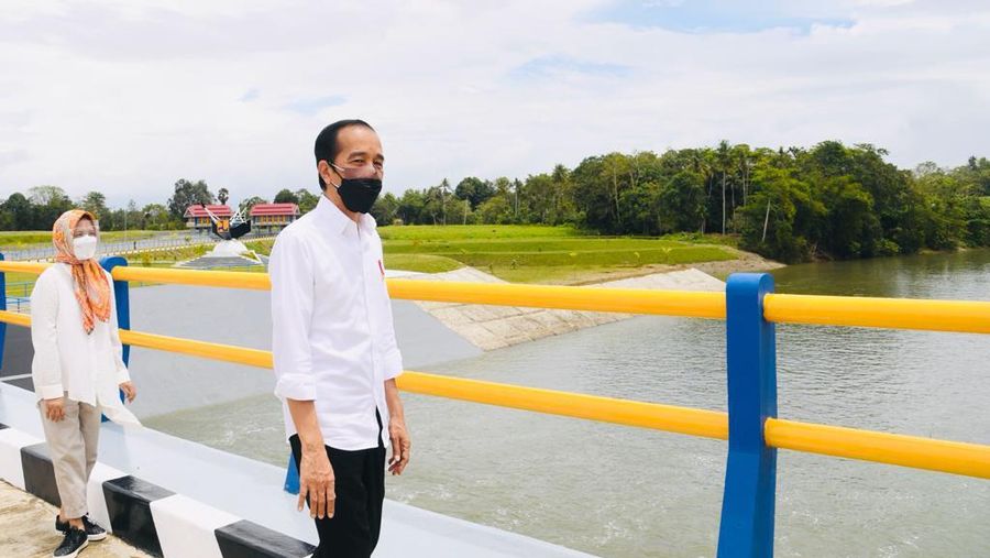 Jokowi resmikan Bendung Gilireng, Kabupaten Wajo, (9/9/2021). (Dok: Biro Pers Sekretariat Presiden)