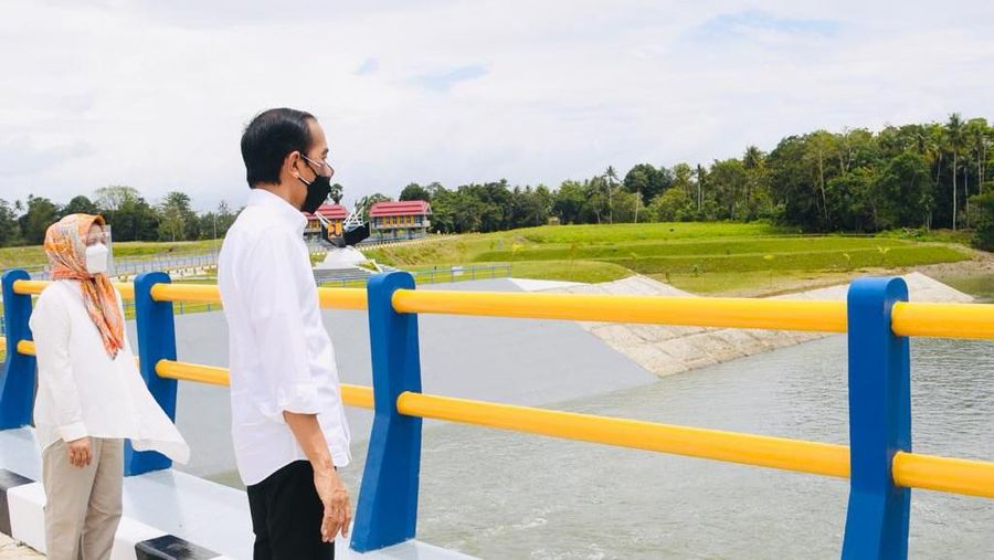 Jokowi resmikan Bendung Gilireng, Kabupaten Wajo, (9/9/2021). (Dok: Biro Pers Sekretariat Presiden)