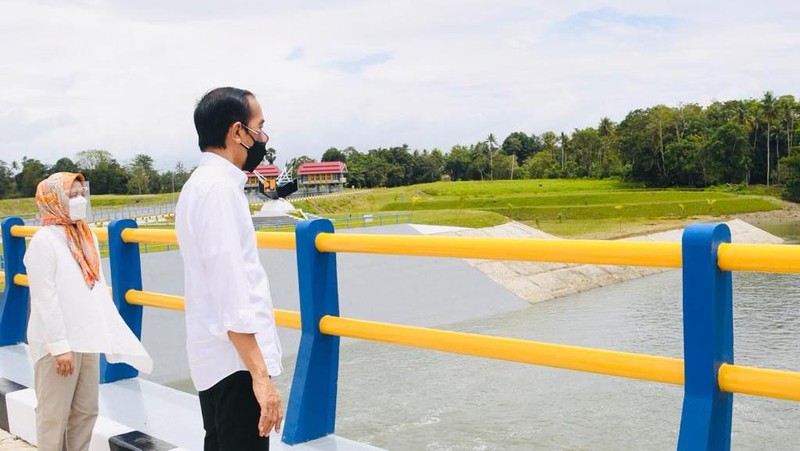 Jokowi resmikan Bendung Gilireng, Kabupaten Wajo, (9/9/2021). (Dok: Biro Pers Sekretariat Presiden)