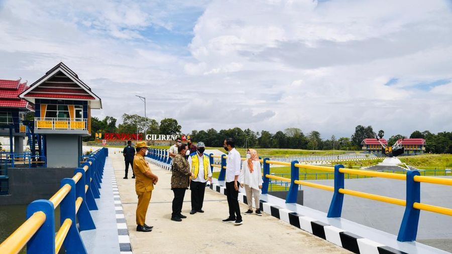 Jokowi resmikan Bendung Gilireng, Kabupaten Wajo, (9/9/2021). (Dok: Biro Pers Sekretariat Presiden)