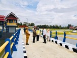 Gaya Jokowi Resmikan Bendungan Paselloreng Sulsel Rp 770 M