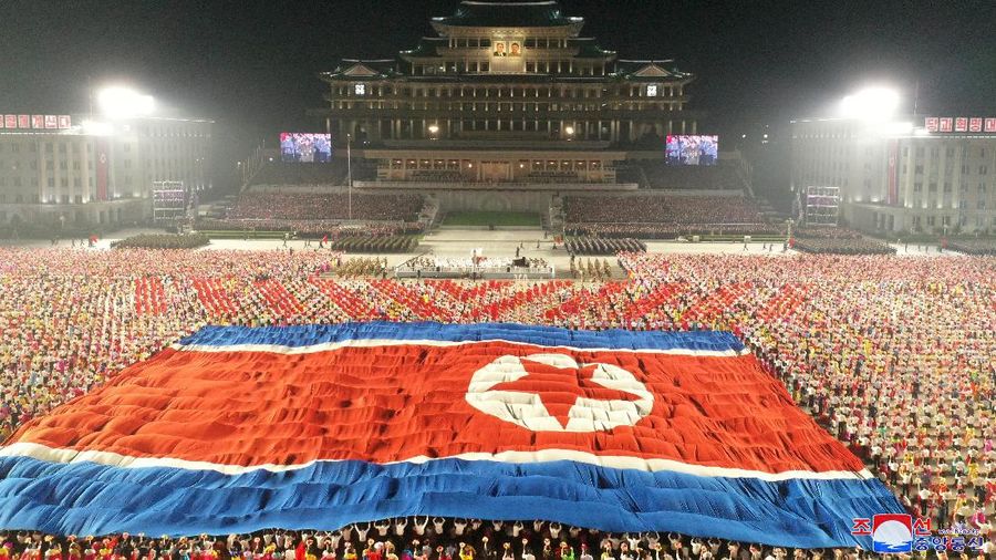 Parade militer peringatan ke-73 tahun Korea Utara. (via REUTERS/KCNA)