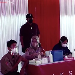 Jokowi Ingatkan Pelajar Patuhi Prokes: Masker Saya Saja Dobel