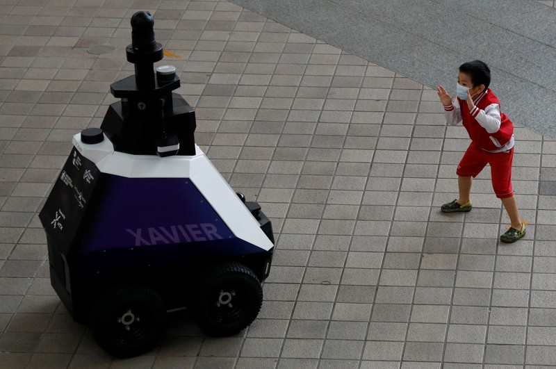 Robot Xavier mulai dikerahkan buat melakukan patroli di pusat keramaian penduduk di Singapura. (REUTERS/EDGAR SU) Robot Xavier mulai dikerahkan buat melakukan patroli di pusat keramaian penduduk di Singapura. (REUTERS/EDGAR SU)