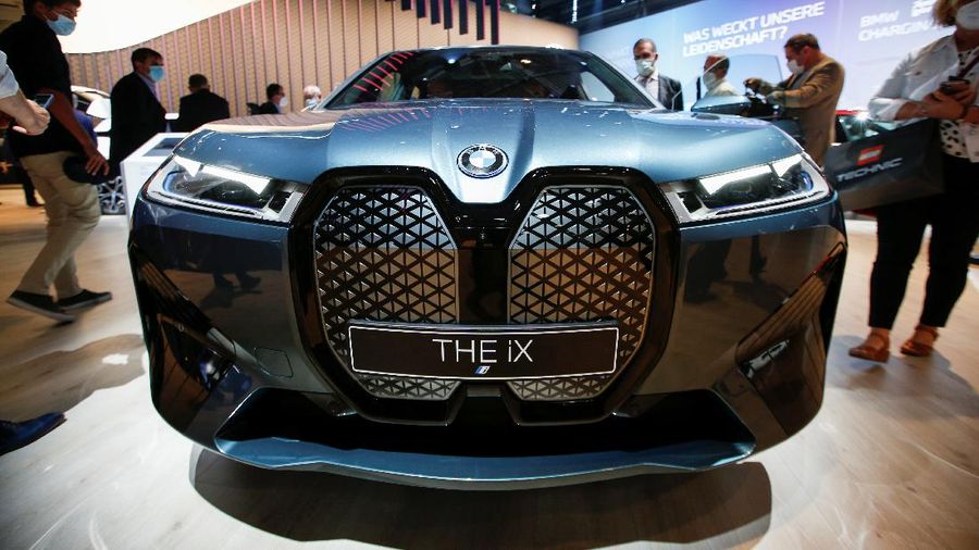 sebuah pesawat pribadi bertenaga listrik, dipamerkan selama Munich Auto Show, IAA Mobility 2021, di Munich, Jerman, 7 September 2021. (REUTERS/Michaela Rehle)