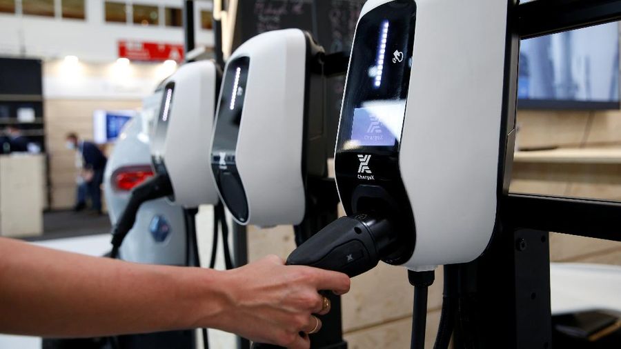 Charger Aqueduct ChargeX terlihat menjelang Munich Motor Show IAA Mobility 2021 di Munich, Jerman, 6 September 2021. (REUTERS/Michaela Rehle)
