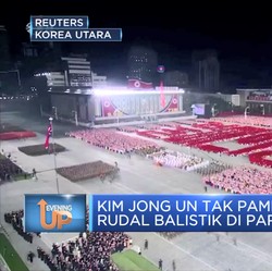 Kim Jong Un Tak Pamerkan Rudal Balistik di HUT Korut