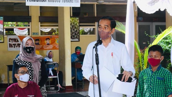 Jokowi meninjau vaksinasi Covid-19 di Yogyakarta. (Dok: Biro Pers Sekretariat Presiden)