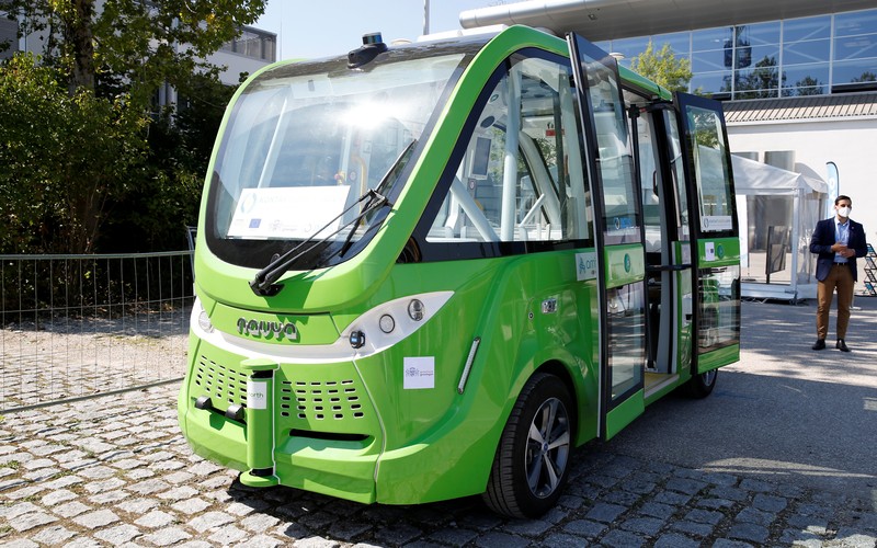 sebuah pesawat pribadi bertenaga listrik, dipamerkan selama Munich Auto Show, IAA Mobility 2021, di Munich, Jerman, 7 September 2021. (REUTERS/Michaela Rehle)