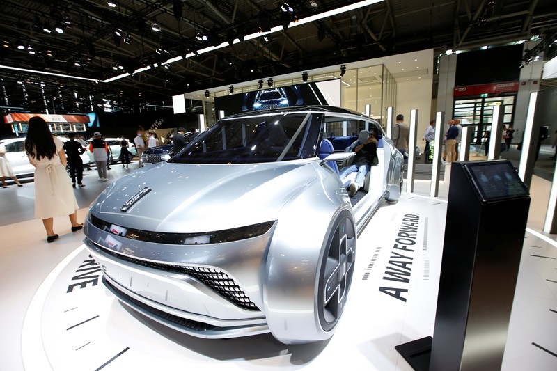 sebuah pesawat pribadi bertenaga listrik, dipamerkan selama Munich Auto Show, IAA Mobility 2021, di Munich, Jerman, 7 September 2021. (REUTERS/Michaela Rehle) sebuah pesawat pribadi bertenaga listrik, dipamerkan selama Munich Auto Show, IAA Mobility 2021, di Munich, Jerman, 7 September 2021. (REUTERS/Michaela Rehle)
