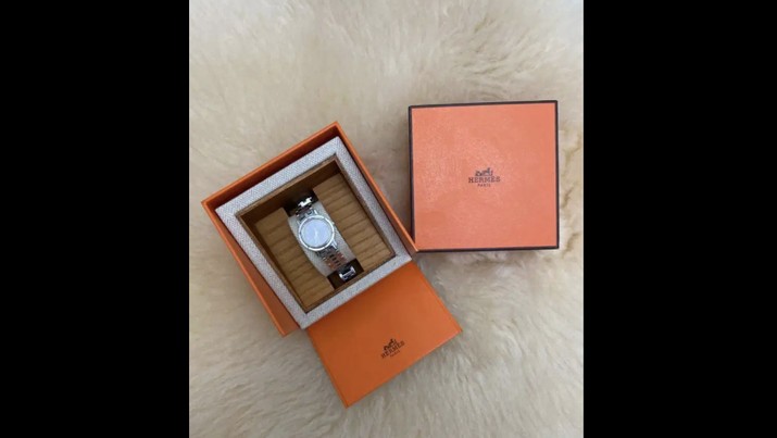 Jam Tangan Wanita Hermes Limited Edition Rp 15.000.000  (Olx)