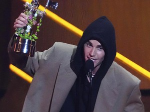 Momen Haru Justin Bieber Tampil di VMAs 2021 Viral Lagi