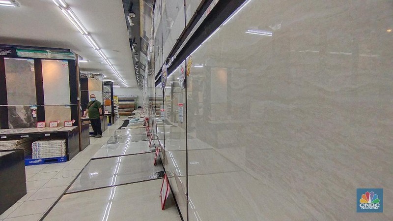 Keramik Impor (CNBC Indonesia/Tri Susilo)