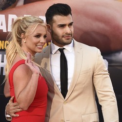 Mengenal Sam Asghari, Tunangan Britney Spears Berdarah Iran