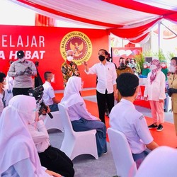 Jokowi: Stok Vaksin Habis & Tak Dikirim Menkes, Telepon Saya!