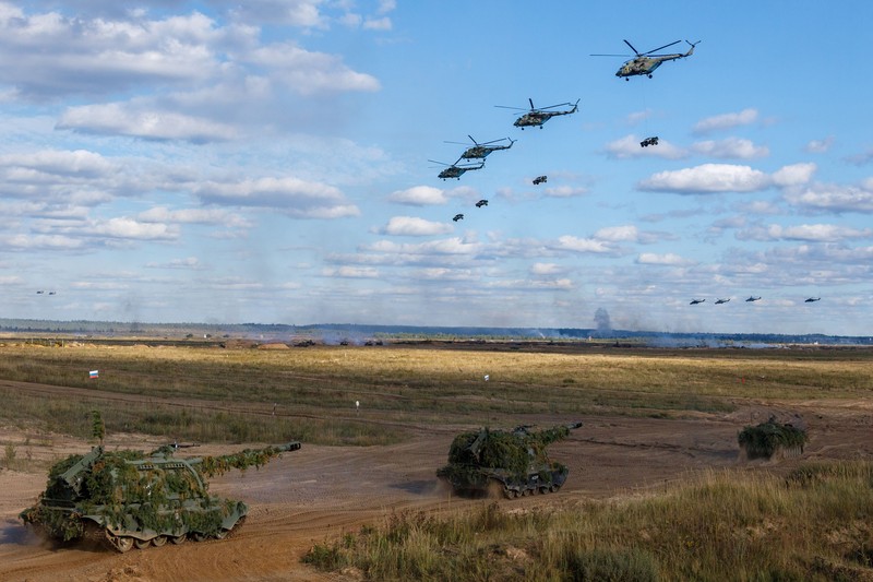 RUSSIA-BELARUS/MILITARY DRILLS Russian MI-24 attack helicopters fire rockets during the active phase of the military exercises