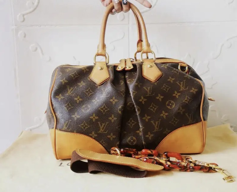Tas Louis Vuitton Limited Edition LV Second Preloved Original yang dijual seharga Rp 14.500.000 (OLX/Dyana Ratupaksi)