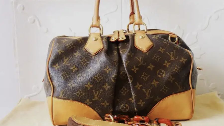 Tas Louis Vuitton Limited Edition LV Second Preloved Original yang dijual seharga Rp 14.500.000 (OLX/Dyana Ratupaksi)