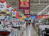 Warga +62 Mulai Kurangi Belanja, Takut Resesi?