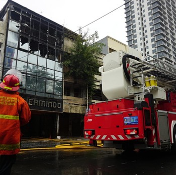 Potret Kebakaran Ruko di Depan LTC Glodok Jakarta Barat