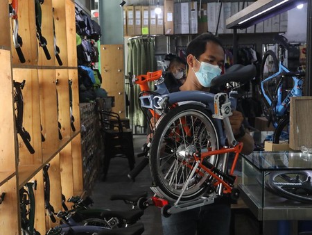 Fenomena Terkini: Sepeda Brompton Sampai Tas LV Diobral Murah - Halaman 2