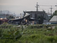 Heboh Jet Tempur Nangkring di Jalan Raya, Ini Penampakannya