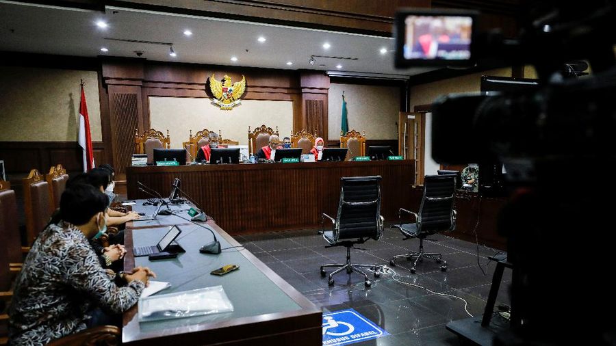 General view during the hearing of a citizen lawsuit, done in an attempt to sue the government into taking action on the city's chronic levels of air pollution, at the Central Jakarta Court, Indonesia, September 16, 2021. REUTERS/Willy Kurniawan   REFILE - QUALITY REPEAT