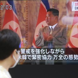 Wow! Kim Jong Un Nonton Debus, Tentara Korut Telanjang Dada