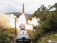 Astaga! Kim Jong Un Tembak Rudal Korut Lagi dari Kereta Api